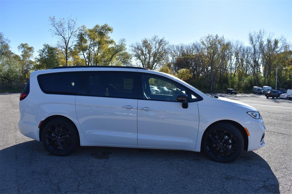 new 2026 Chrysler Pacifica car, priced at $45,724