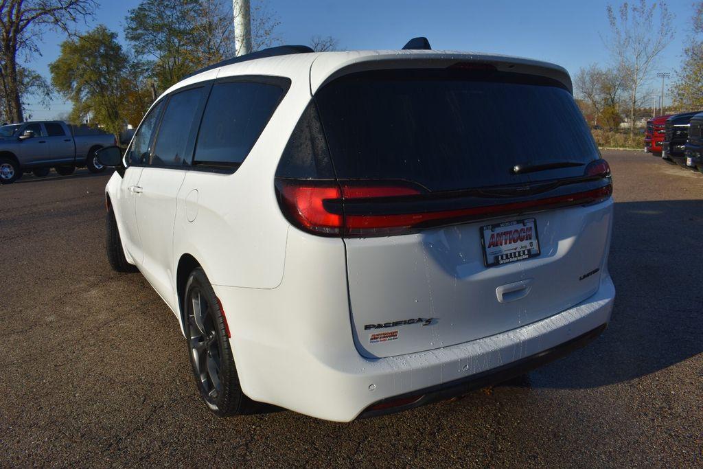 used 2025 Chrysler Pacifica car, priced at $33,577