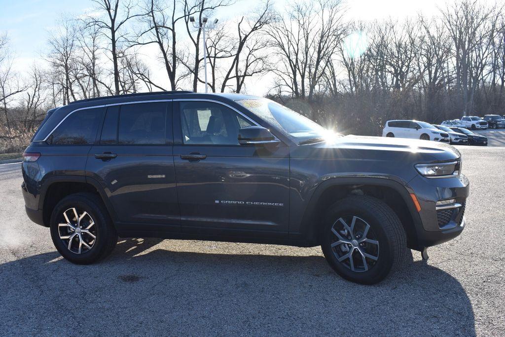 used 2025 Jeep Grand Cherokee car, priced at $39,377
