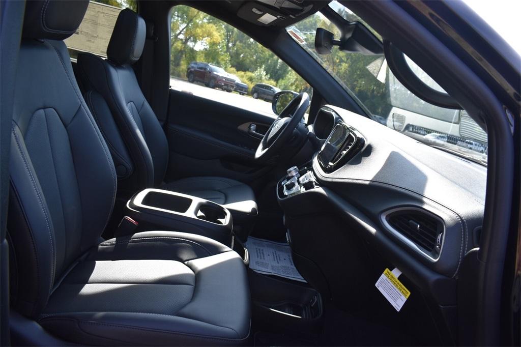 new 2026 Chrysler Pacifica car, priced at $45,985