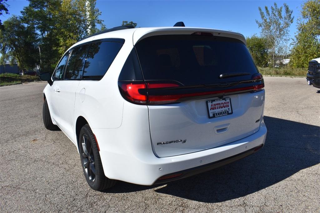 new 2026 Chrysler Pacifica car, priced at $46,563