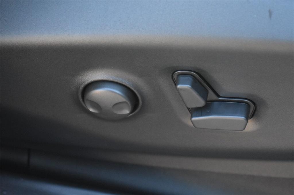 new 2026 Chrysler Pacifica car, priced at $46,563