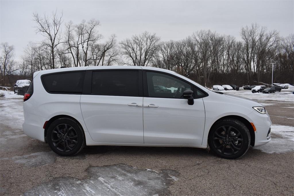 new 2026 Chrysler Pacifica car, priced at $44,576