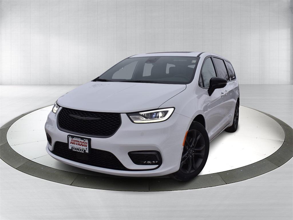 new 2026 Chrysler Pacifica car, priced at $44,576