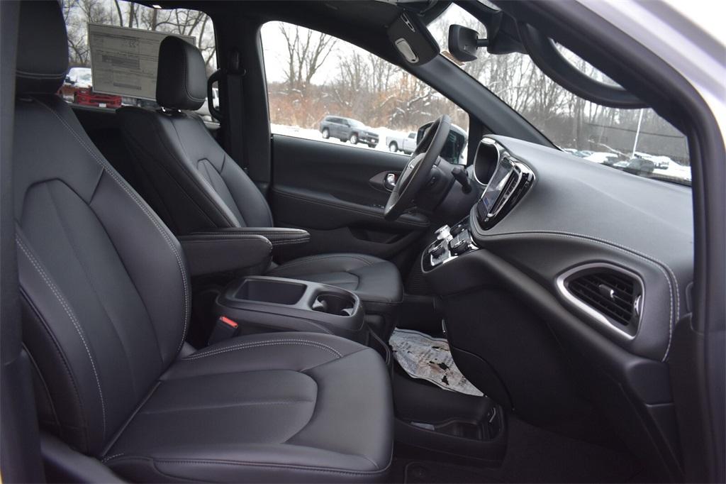 new 2026 Chrysler Pacifica car, priced at $44,576
