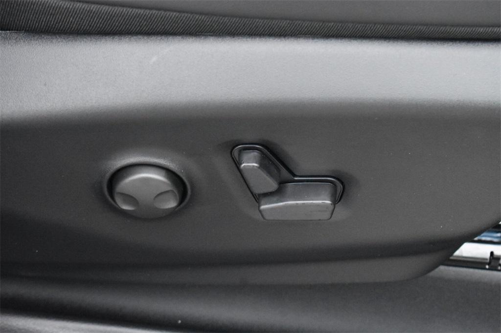 new 2026 Chrysler Pacifica car, priced at $44,576