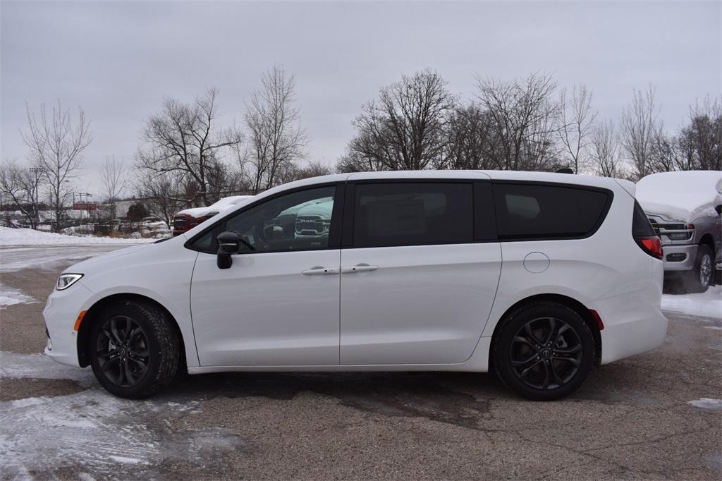 new 2026 Chrysler Pacifica car, priced at $44,576