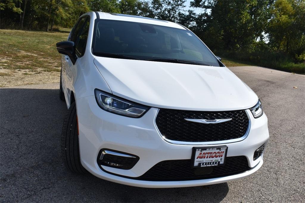 new 2026 Chrysler Pacifica car, priced at $45,985