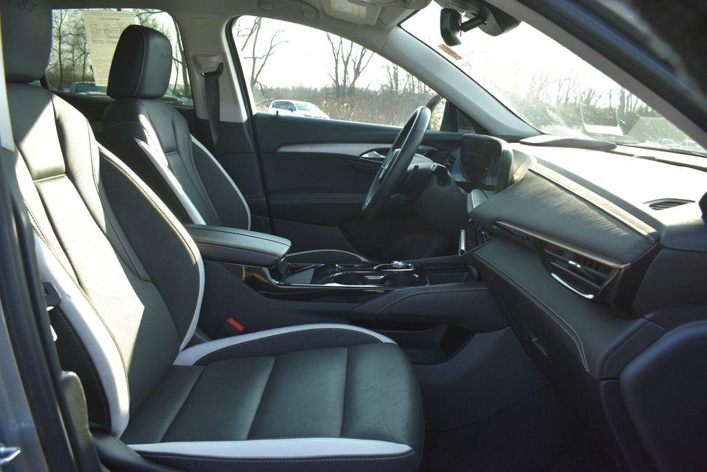 used 2025 Buick Envision car, priced at $29,577