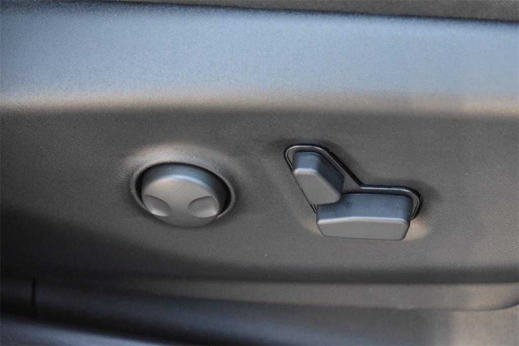 new 2026 Chrysler Pacifica car, priced at $41,280