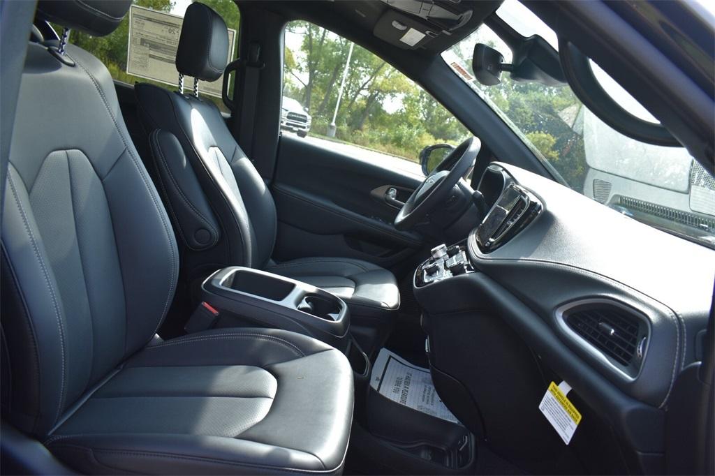 new 2026 Chrysler Pacifica car, priced at $45,985