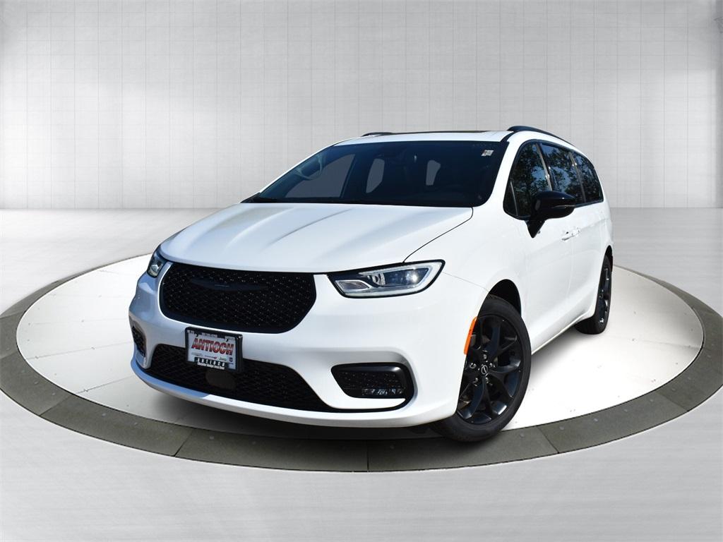 new 2026 Chrysler Pacifica car, priced at $41,387