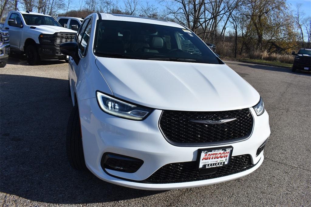 new 2026 Chrysler Pacifica car, priced at $41,865