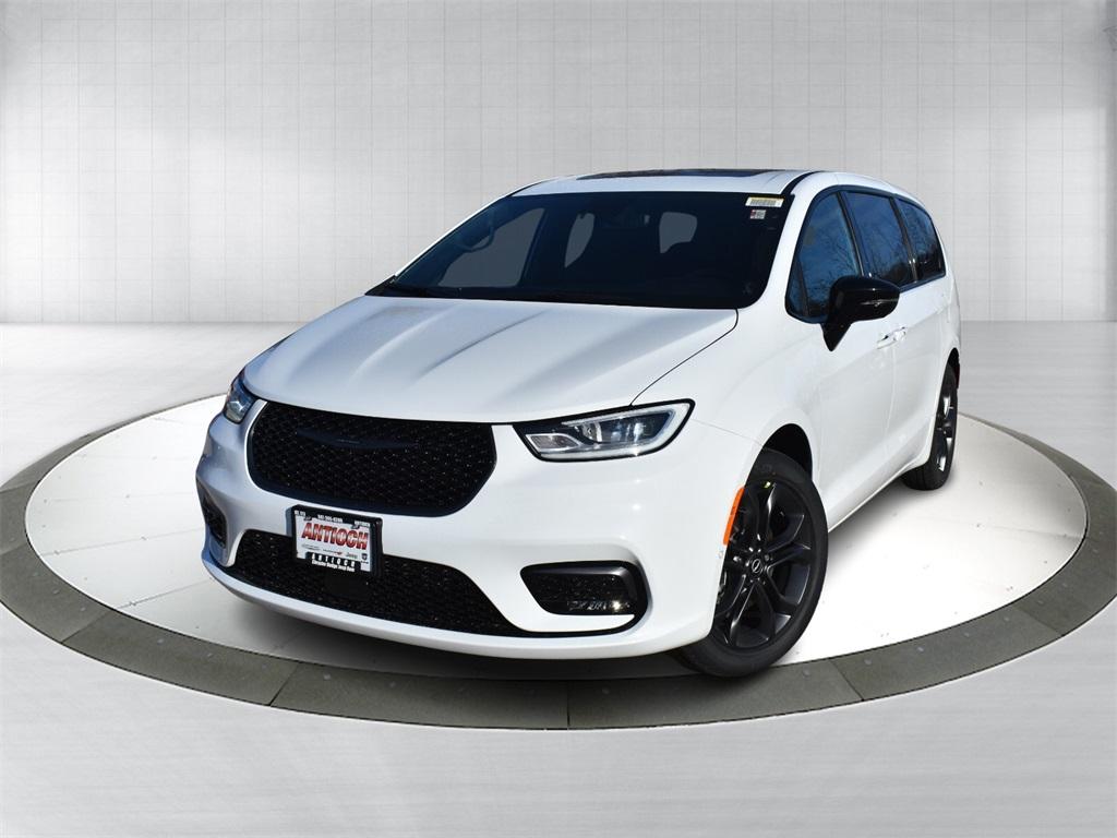 new 2026 Chrysler Pacifica car, priced at $41,865