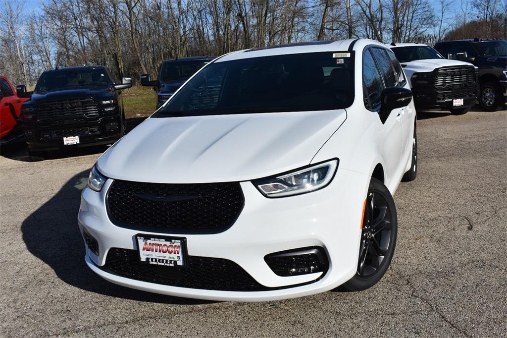 new 2026 Chrysler Pacifica car, priced at $41,865