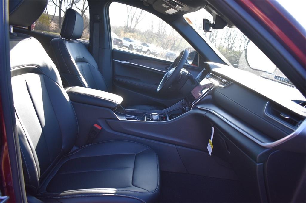 new 2025 Jeep Grand Cherokee car, priced at $47,737