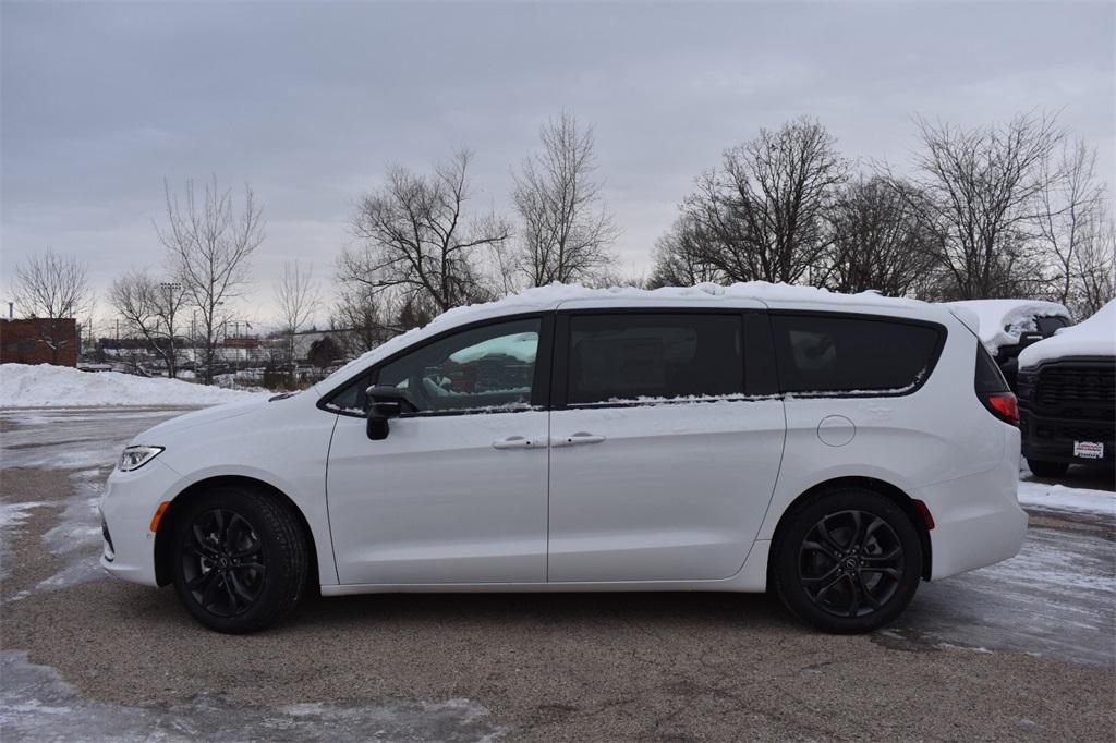 new 2026 Chrysler Pacifica car, priced at $41,865