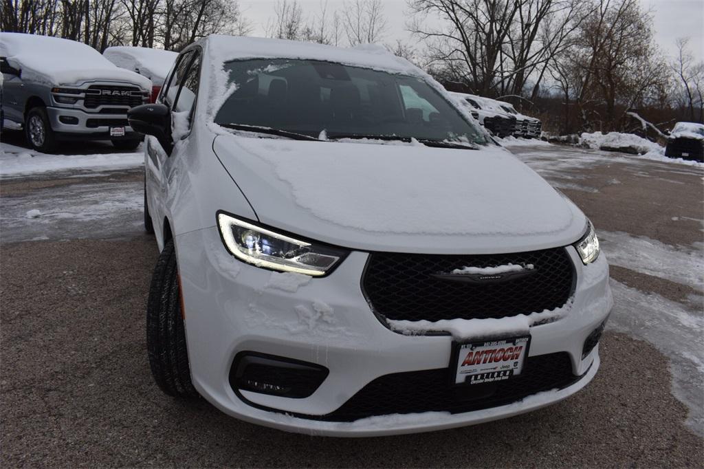 new 2026 Chrysler Pacifica car, priced at $41,865
