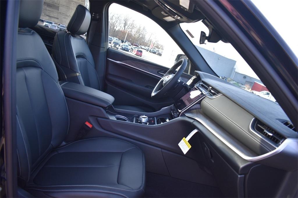 new 2025 Jeep Grand Cherokee car, priced at $44,495