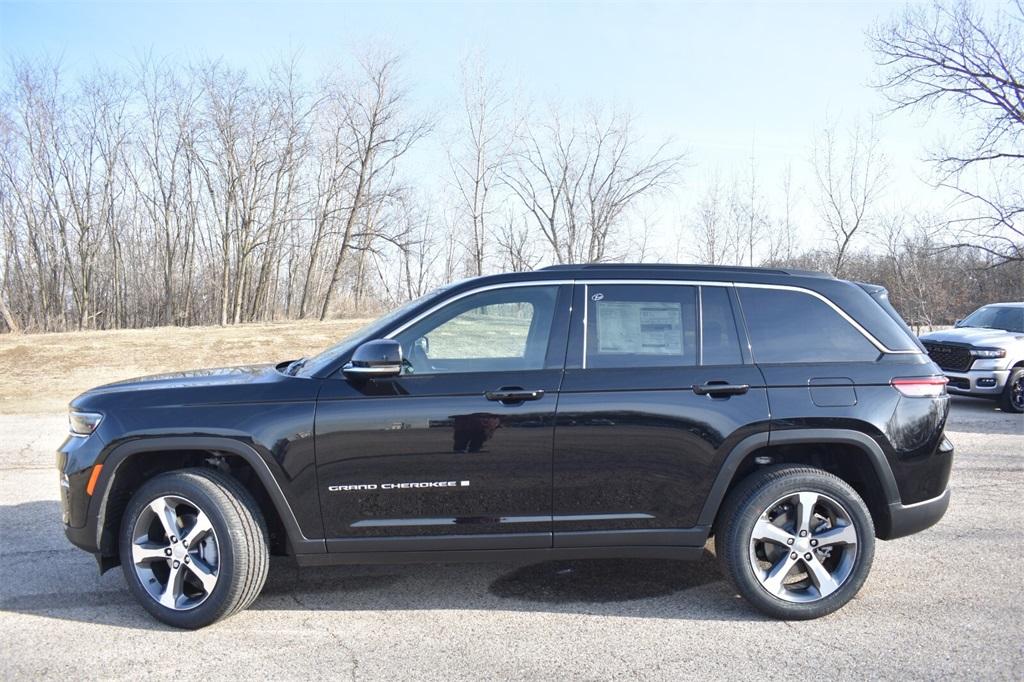new 2025 Jeep Grand Cherokee car, priced at $44,495