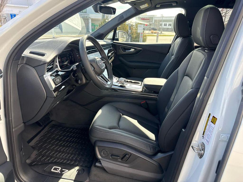 new 2026 Audi Q7 car, priced at $78,295