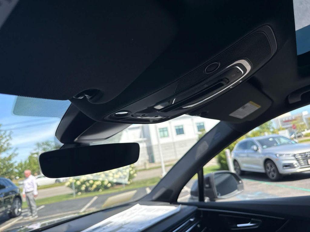 new 2025 Audi Q7 car, priced at $76,480