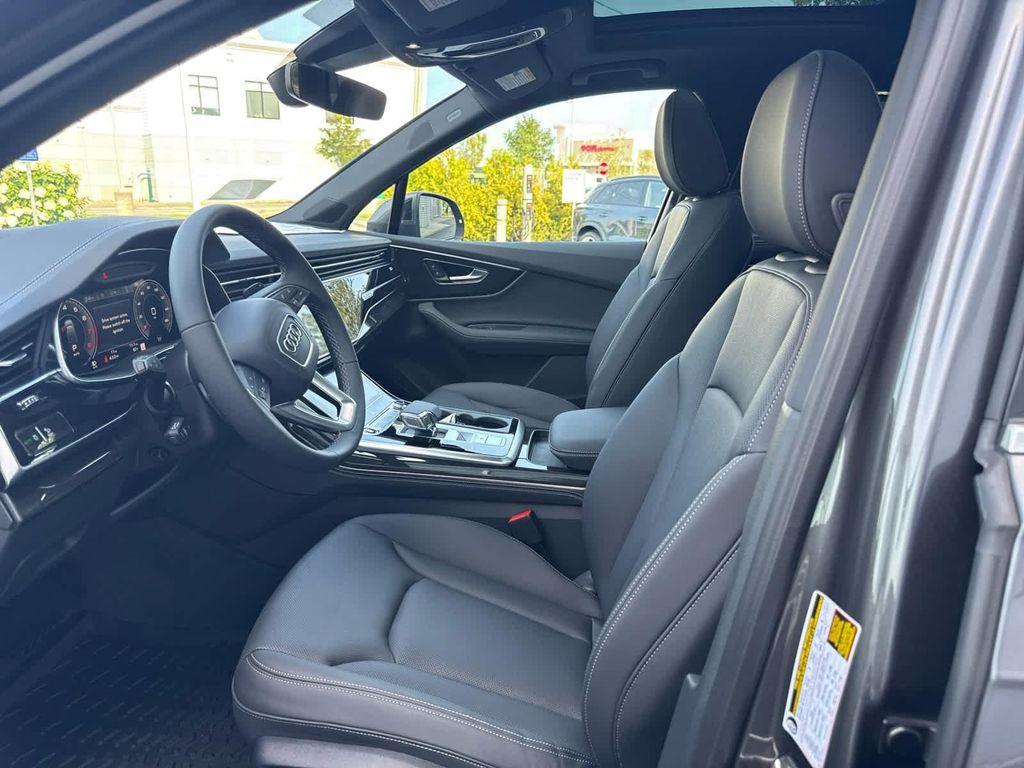 new 2025 Audi Q7 car, priced at $76,480