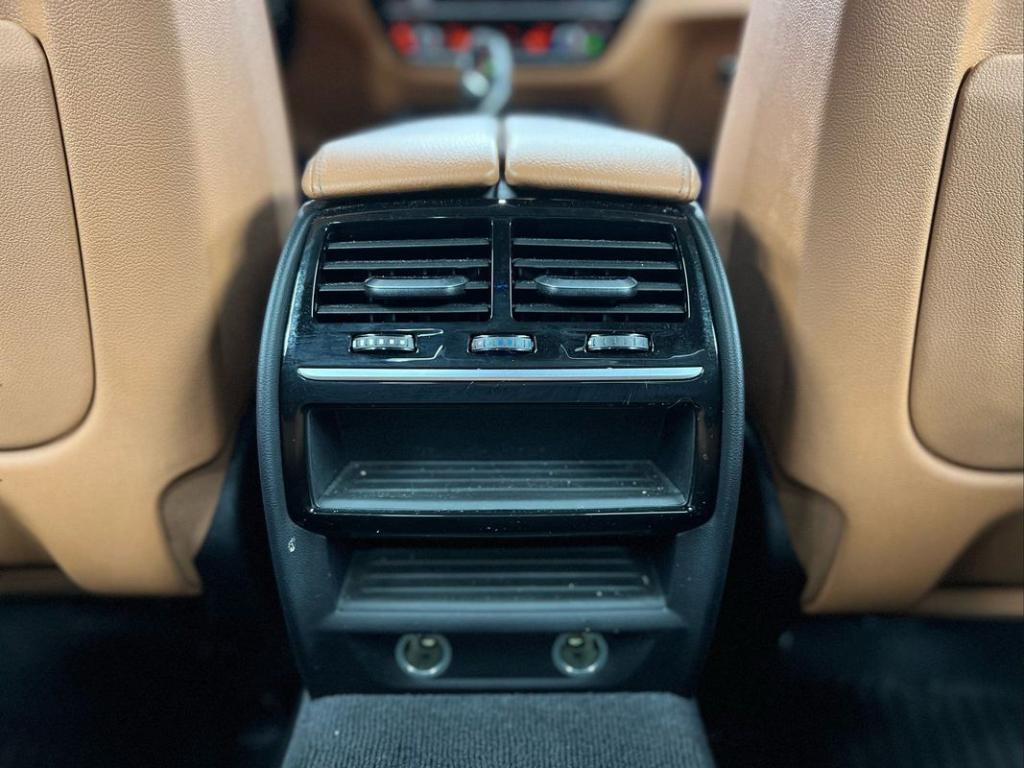 BMW 5 Series view 26