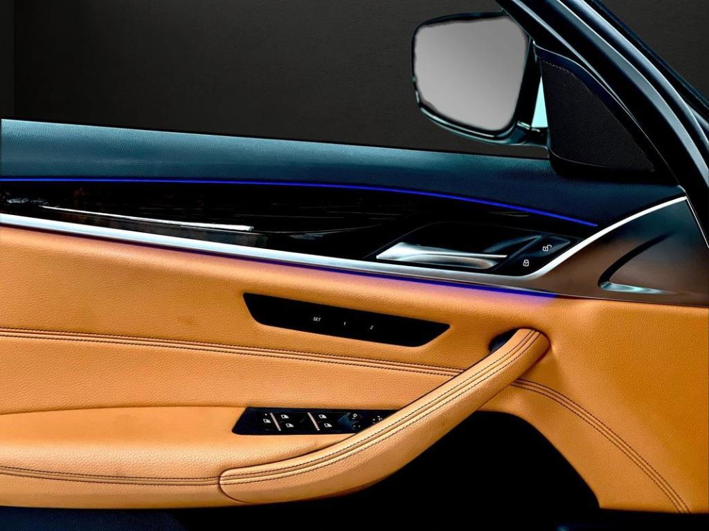 BMW 5 Series view 42