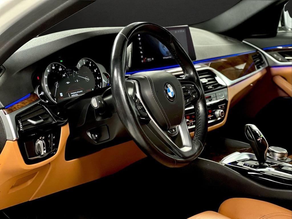 BMW 5 Series view 16
