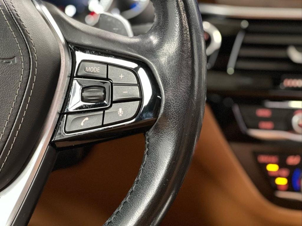 BMW 5 Series view 29
