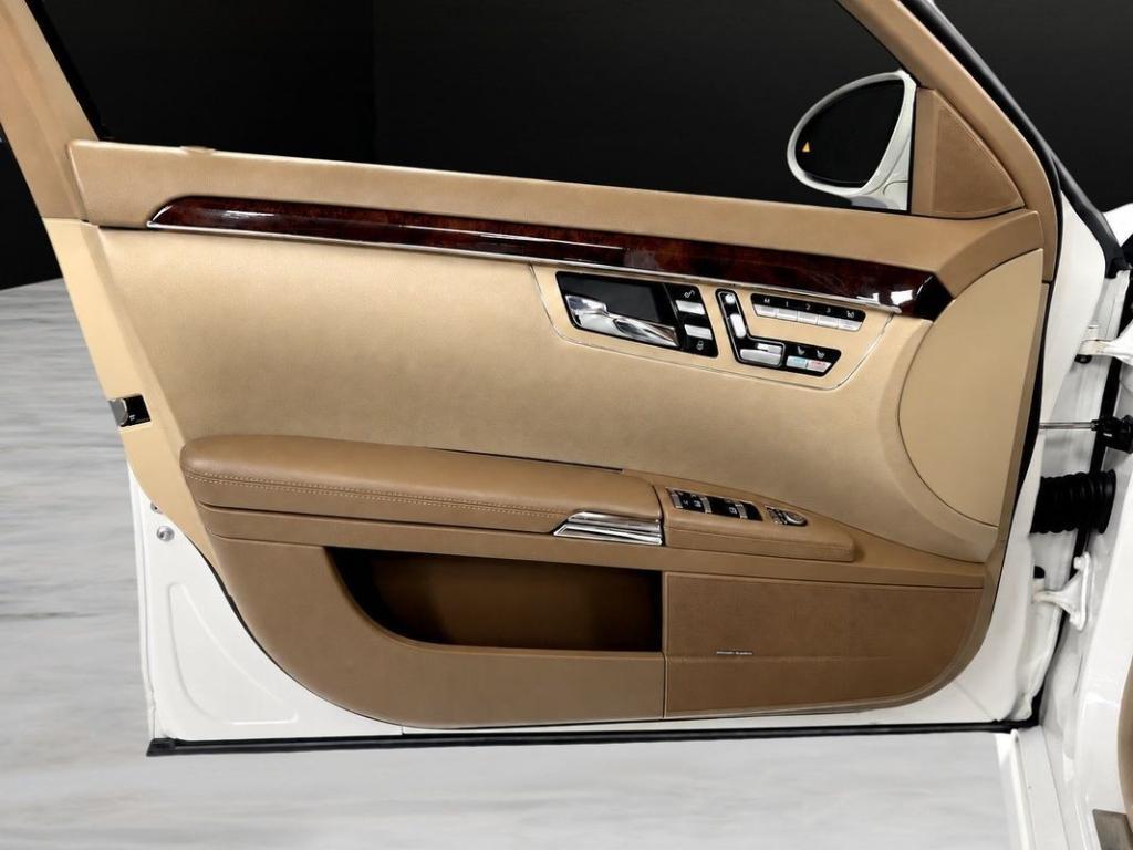 Mercedes-Benz S-Class view 36