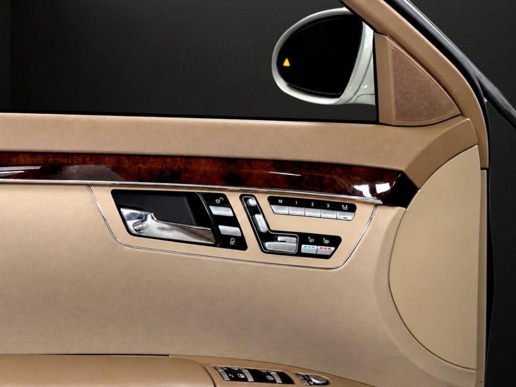 Mercedes-Benz S-Class view 37