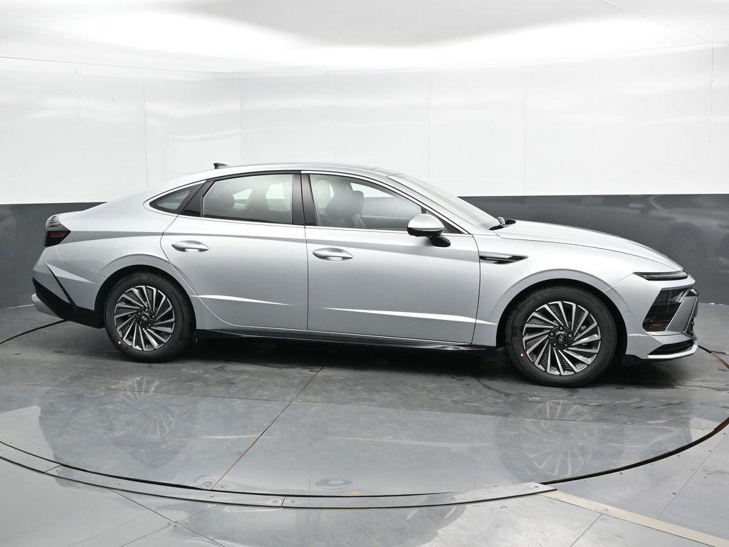 new 2025 Hyundai Sonata Hybrid car, priced at $33,537