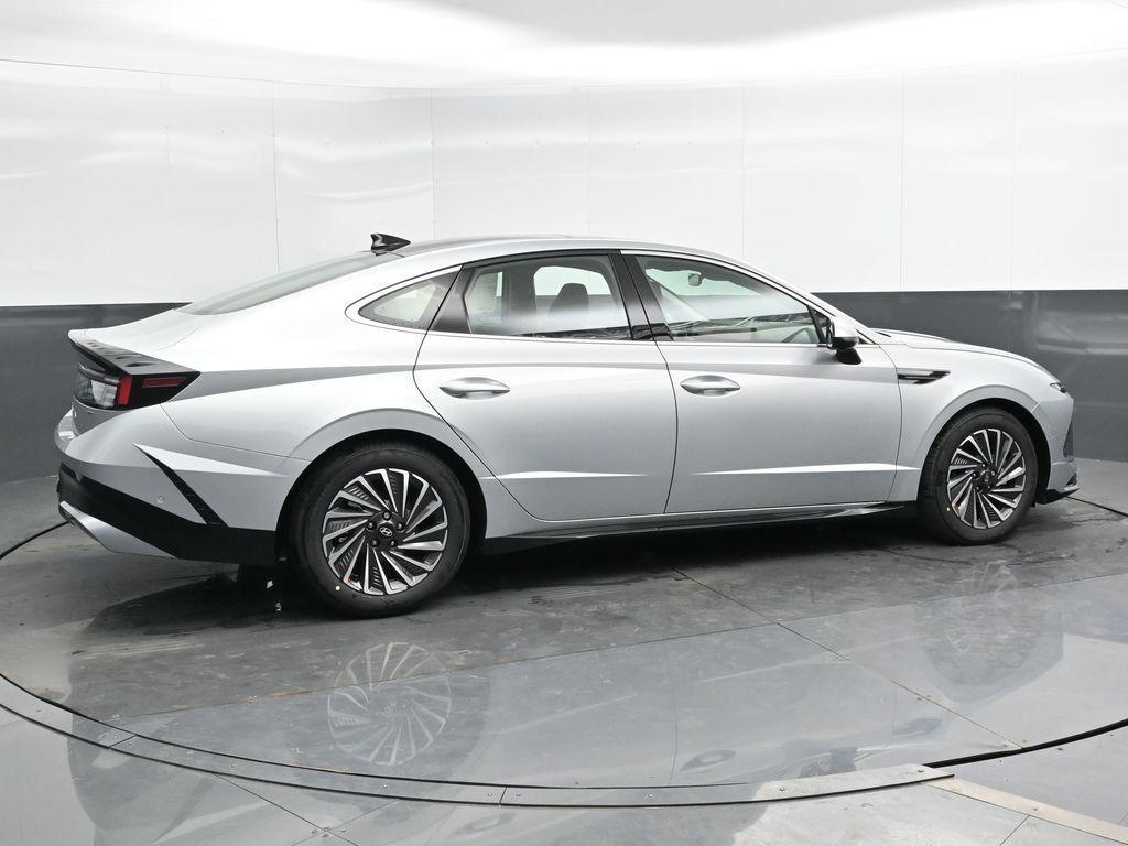 new 2025 Hyundai Sonata Hybrid car, priced at $33,537