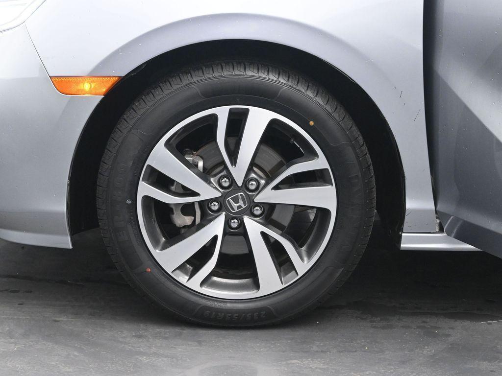 2024 Silver Honda Odyssey