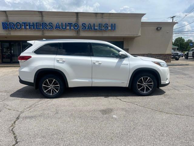 used 2018 Toyota Highlander Hybrid car, priced at $23,324