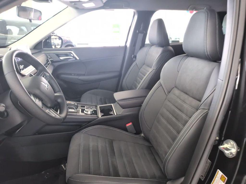 new 2025 Mitsubishi Outlander car, priced at $39,723