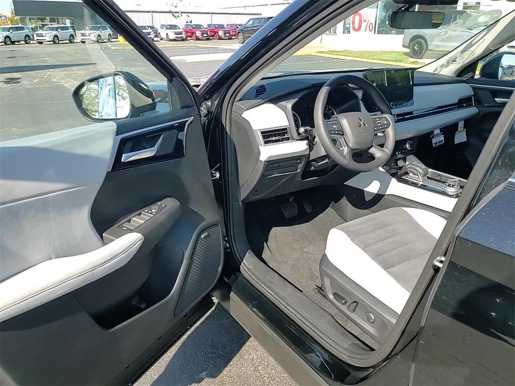 new 2025 Mitsubishi Outlander car, priced at $36,685