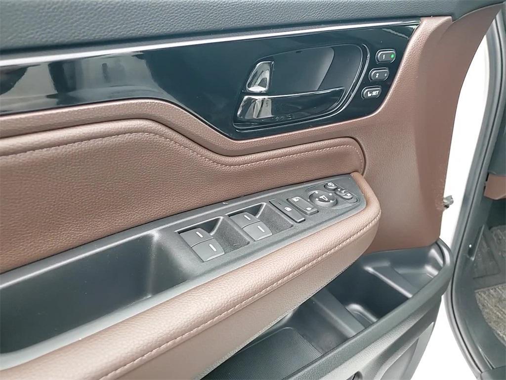 used 2025 Honda Odyssey car, priced at $46,100
