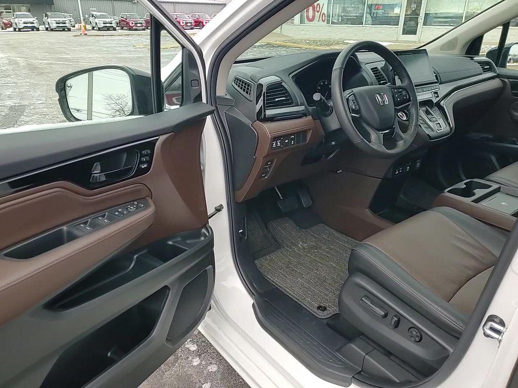used 2025 Honda Odyssey car, priced at $44,000