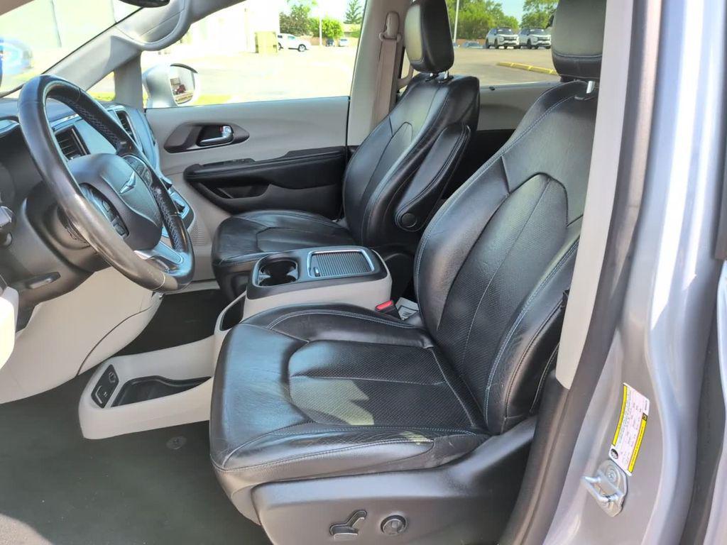 used 2021 Chrysler Pacifica Hybrid car, priced at $19,995