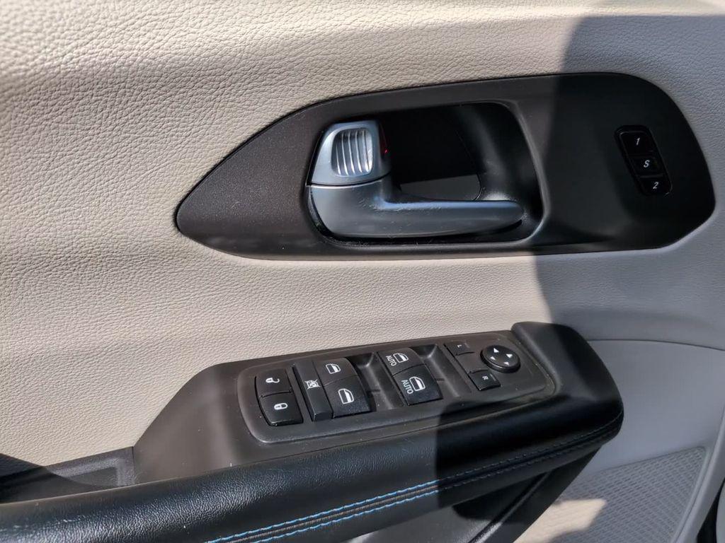 used 2021 Chrysler Pacifica Hybrid car, priced at $19,995