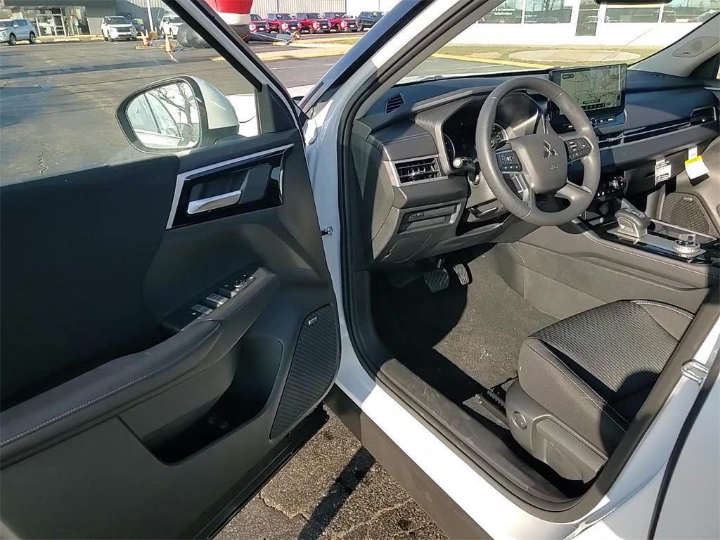 new 2025 Mitsubishi Outlander car, priced at $35,140