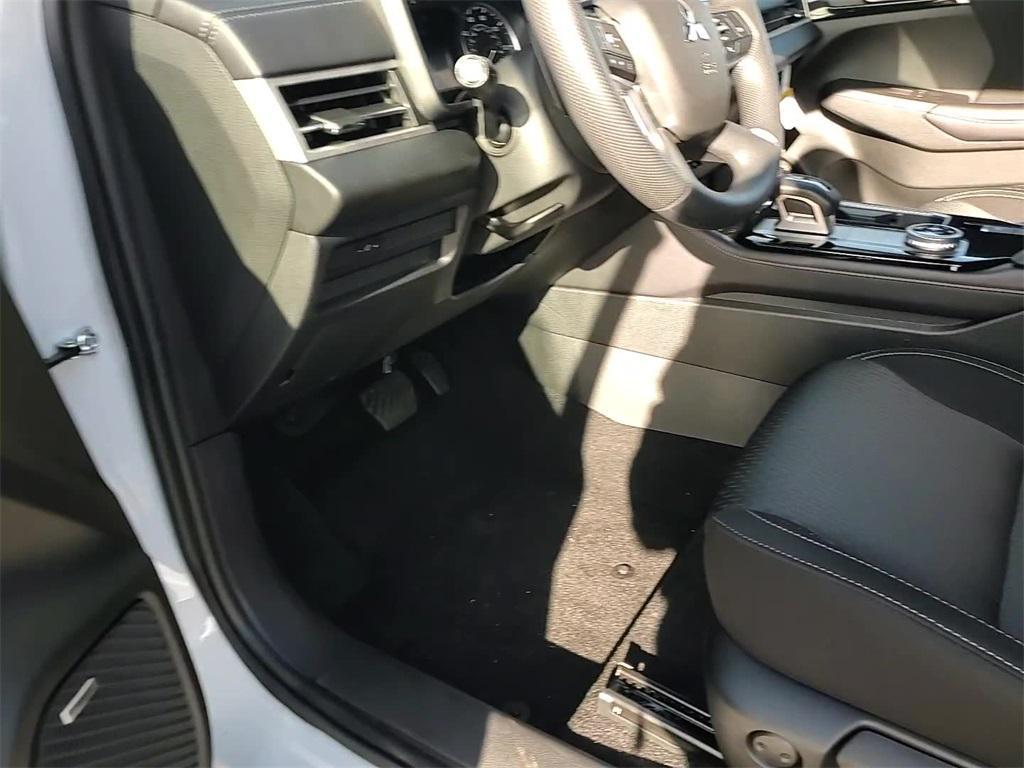 new 2025 Mitsubishi Outlander car, priced at $35,140