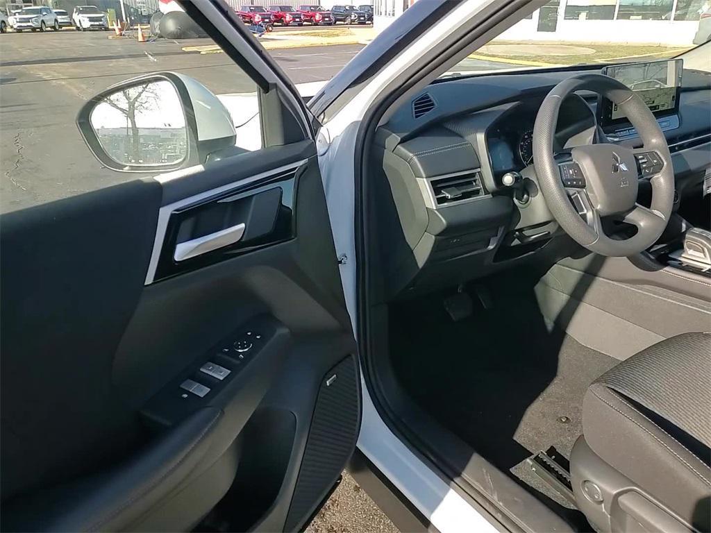 new 2025 Mitsubishi Outlander car, priced at $35,140