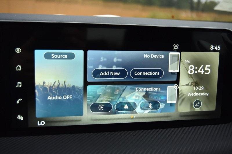 new 2025 Nissan Kicks car, priced at $24,125