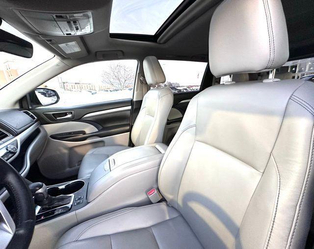 used 2018 Toyota Highlander car, priced at $22,117
