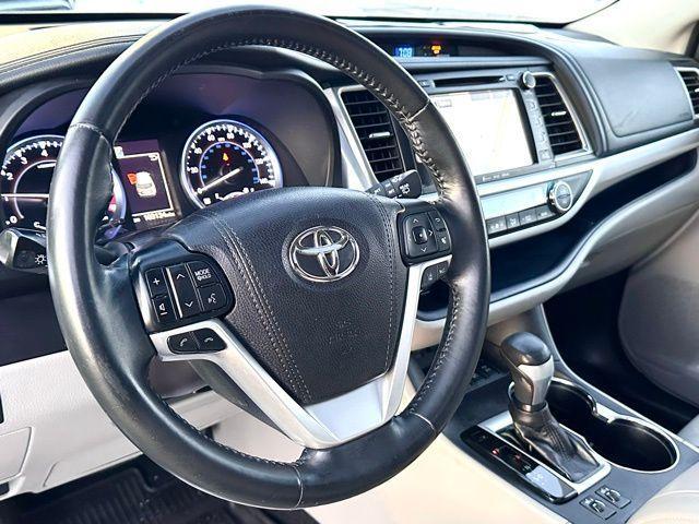used 2018 Toyota Highlander car, priced at $22,117