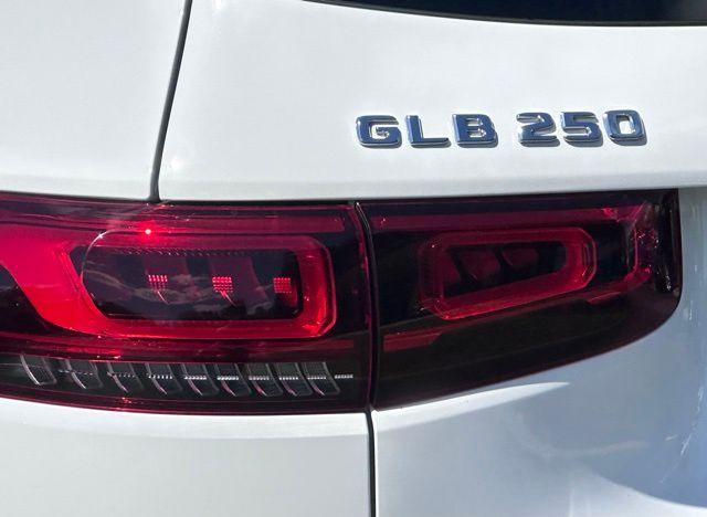 used 2020 Mercedes-Benz GLB 250 car, priced at $20,111
